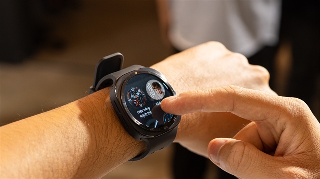 Chi mười mấy triệu mua Galaxy Watch Ultra 2: Mua vì tính năng hay chỉ làm màu?